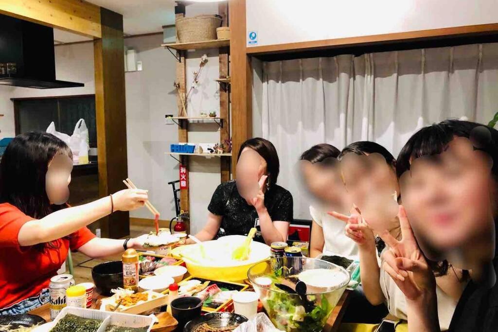 فيلا 48坪！道後温泉付近駐車場有り清潔さと設備の充実さが高評価 大切な家族仲間と広々とくつろげます ماتسوياما المظهر الخارجي الصورة
